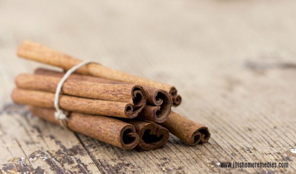Are you looking for a safe and easy way to help balance blood sugar? Here are 4 ways you can balance blood sugar with cinnamon!