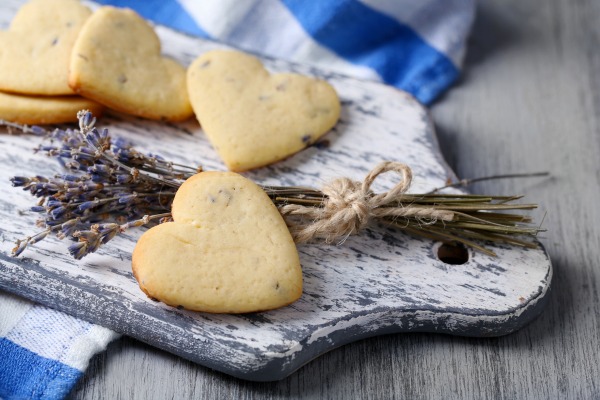 Check out these homemade lavender shortbread cookies with not a lot of sugar and a hint of lavender flowers!